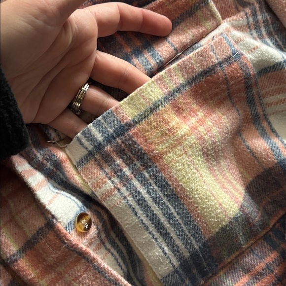 Plaid Button-Up flannel/shacket - Picture 6 of 7